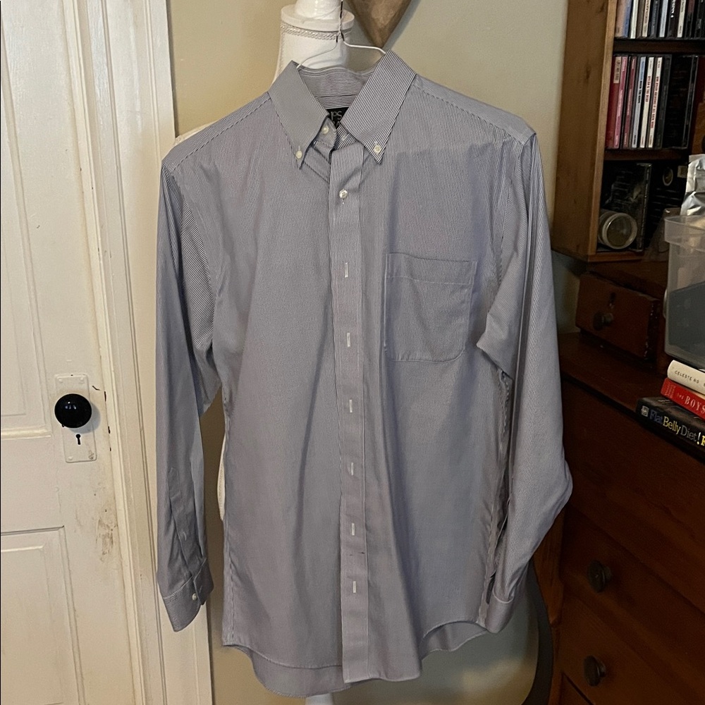 Jos A Bank tailored fit Classic Men's Light Blue Button-Down Dress Shirt